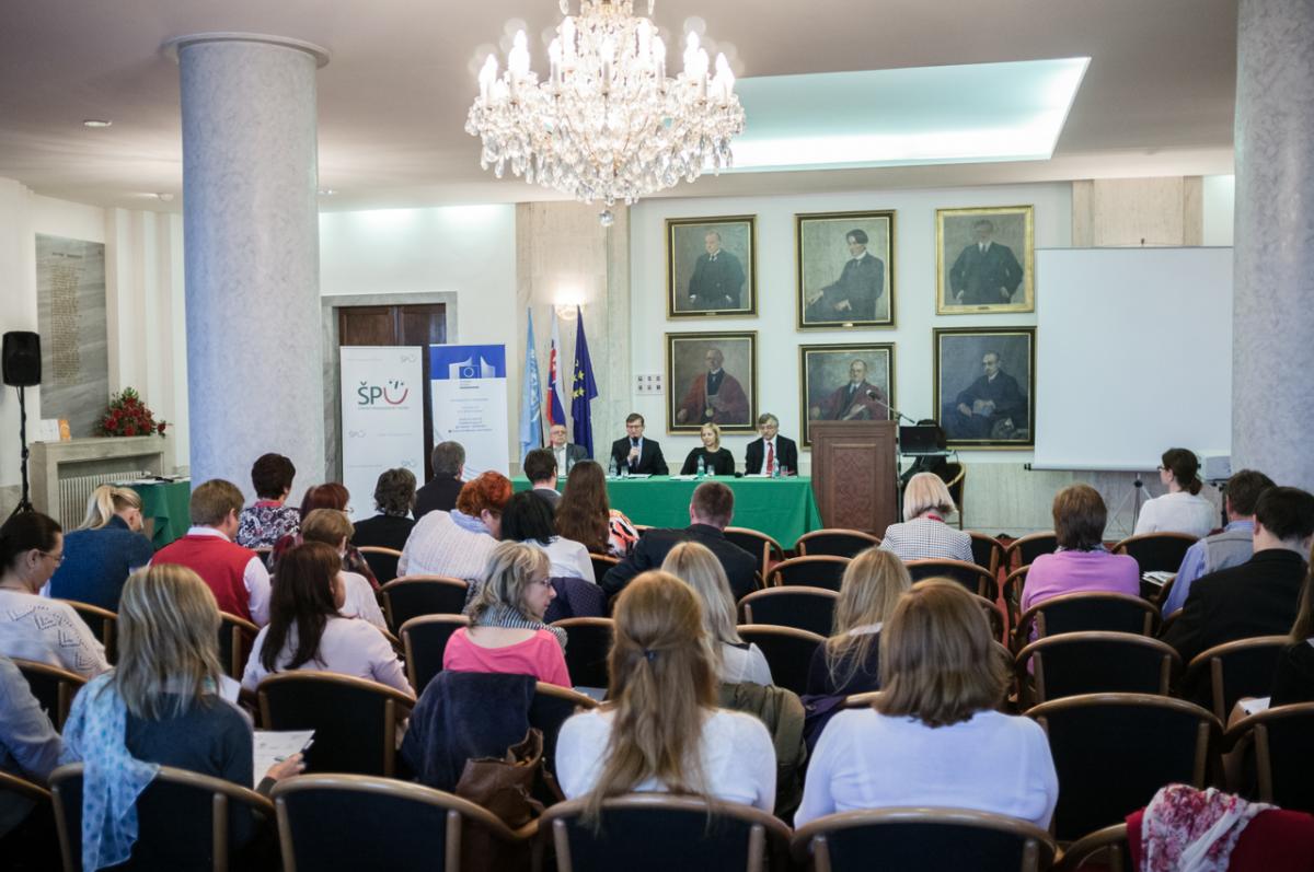 Európska dimenzia vo vzdelávaní v SR - spíkri a 50 účastníkov seminára z celej SR