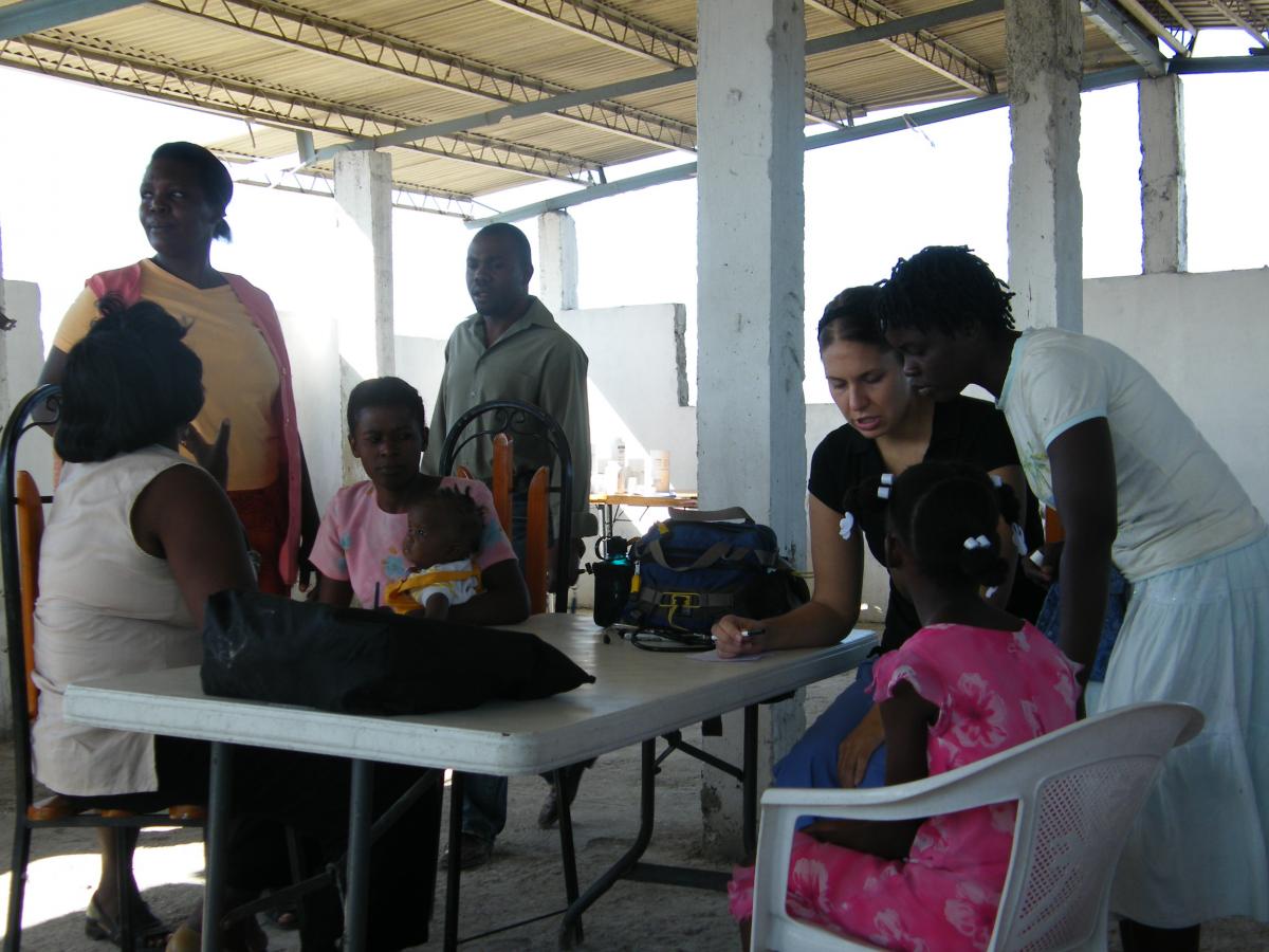 Mobilná klinika v Cité Soleille, Haiti | © Vysoká škola zdravotníctva  a sociálnej práce svätej Alžbety, n.o.