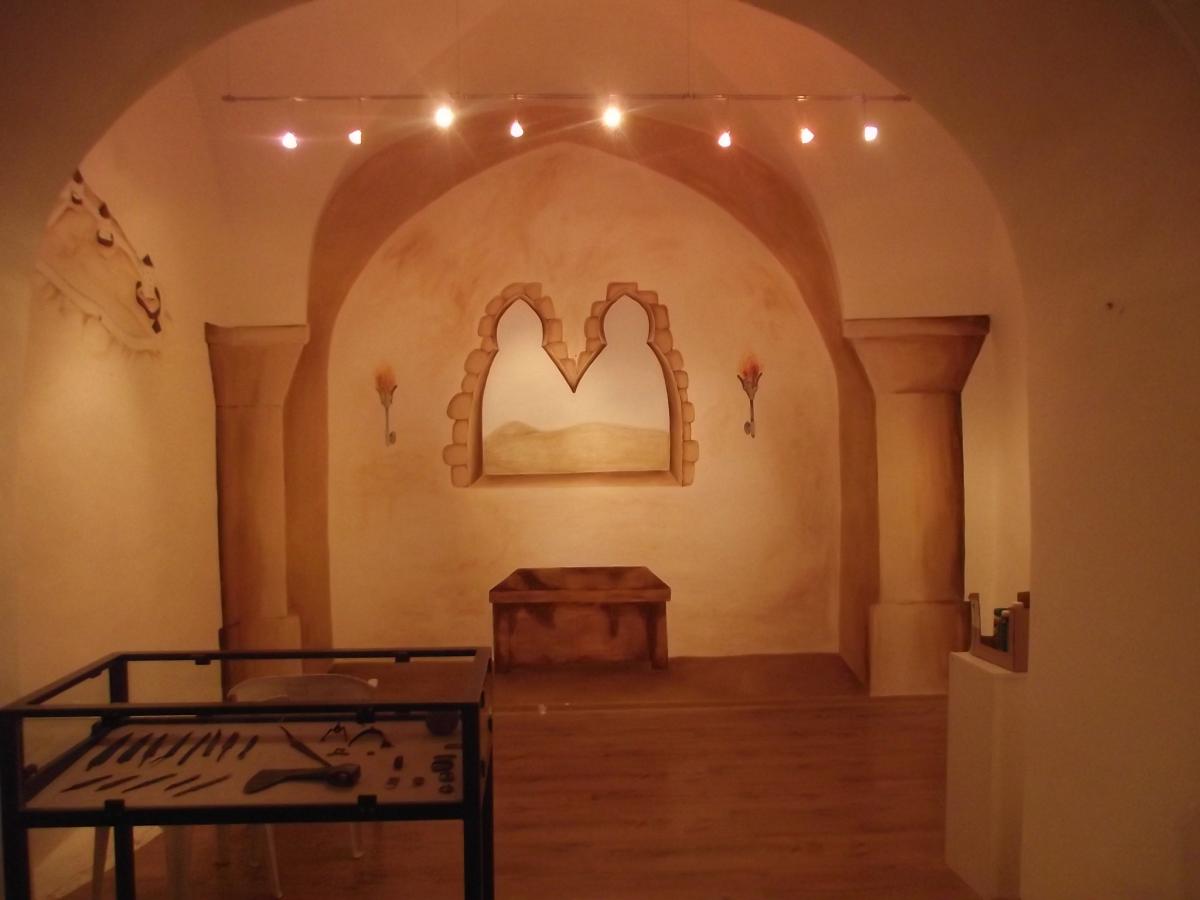 3: Iluzívna maľba vo výklenku výstavného priestoru (foto autor)