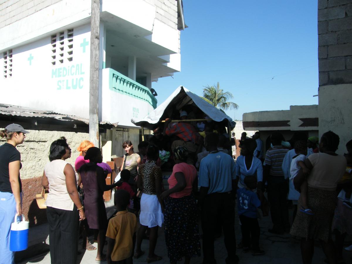 Mobilná klinika v Cité Soleille, Haiti | © Vysoká škola zdravotníctva  a sociálnej práce svätej Alžbety, n.o.