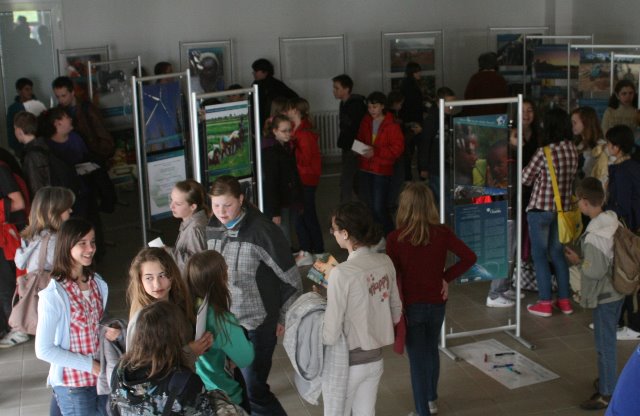 Foto 3: Putovná fotovýstava s 50 fotografiami, informatívnymi textami aj mapami názorne zobrazuje riziká a dopad klimatických zmien na obyvateľstvo Subsaharskej Afriky.